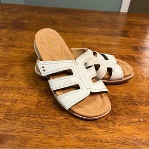 Clark’s women yacht coral sandal white size 8